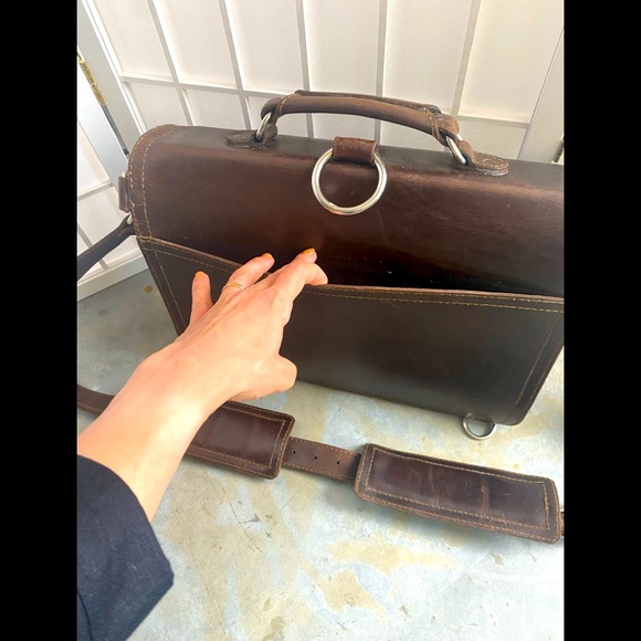 SOLD- Saddleback Leather Company Messenger Briefcase with Lifetime Warranty - Picture 5 of 11